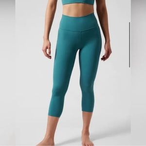 Athleta transcend capri, borealis green NWOT, size 3x